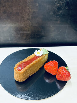 Aardbei madeleine gebakje